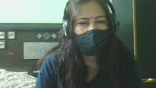 Snapshot of couplesuni chatting on April 14, 2026, 5:02 am couplesuni online show from April 14, 2026, 5:02 am