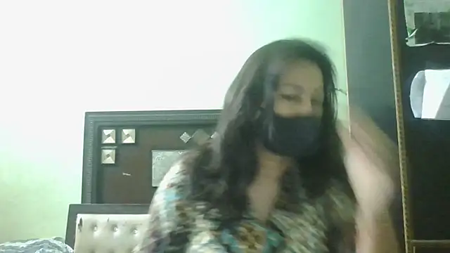 Snapshot of couplesuni chatting on May 6, 2026, 3:13 am couplesuni online show from May 6, 2026, 3:13 am