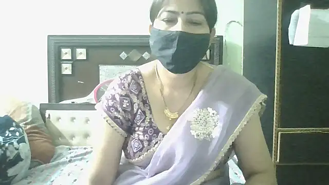 Snapshot of couplesuni chatting on May 16, 2026, 10:47 am couplesuni online show from May 16, 2026, 10:47 am