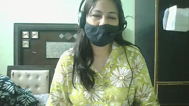 Snapshot of couplesuni chatting on May 18, 2026, 2:18 am couplesuni online show from May 18, 2026, 2:18 am