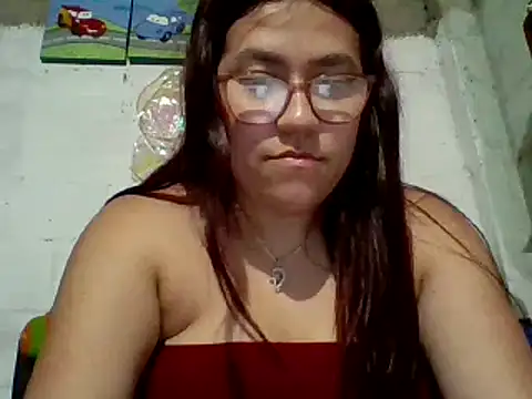 Snapshot of dafne19_ chatting on January 15, 2025, 4:25 am dafne19  online show from January 15, 2025, 4:25 am