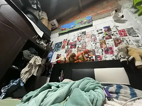 dafne19  online show from March 12, 2026, 4:07 am