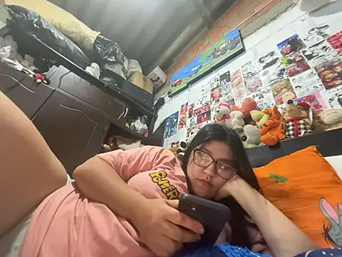 dafne19  online show from May 6, 2026, 3:46 am