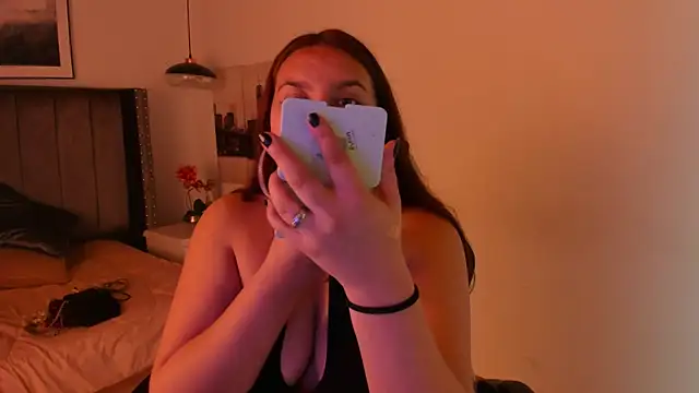 Alaia Cute online show from December 12, 2024, 1:10 am