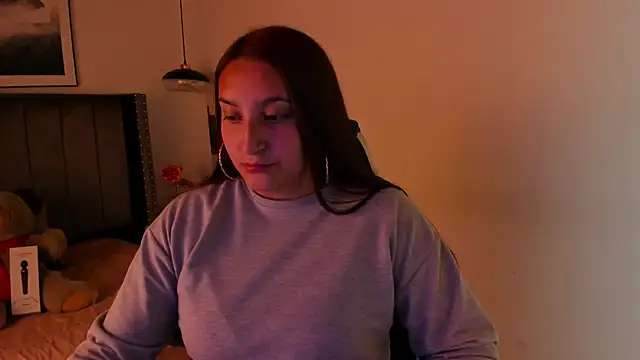 Alaia Cute online show from December 24, 2024, 2:21 am