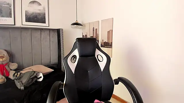 Alaia Cute online show from February 11, 2025, 2:57 am