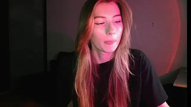ErikaShyy online show from December 30, 2024, 1:14 pm