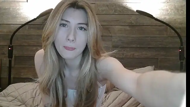 ErikaShyy online show from March 4, 2025, 7:08 am
