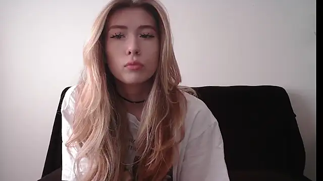 ErikaShyy online show from September 18, 2025, 10:28 am