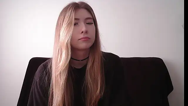 ErikaShyy online show from September 25, 2025, 10:30 am