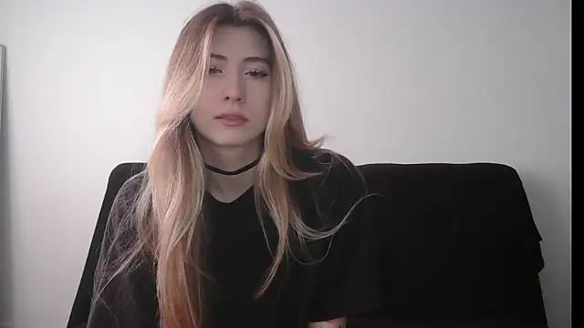 ErikaShyy online show from October 10, 2025, 9:41 am