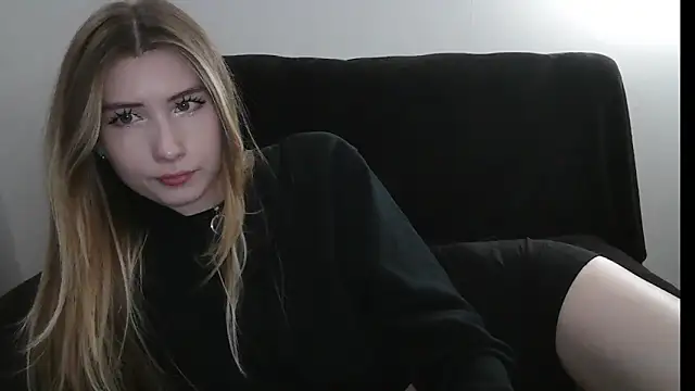 Snapshot of ErikaShyy chatting on May 18, 2026, 1:39 pm ErikaShyy online show from May 18, 2026, 1:39 pm