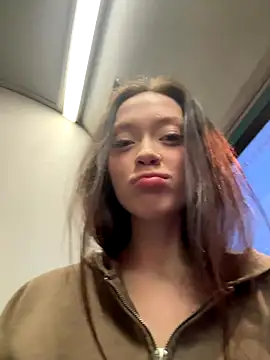 Snapshot of Sophie_Avory chatting on October 19, 2025, 3:12 pm Sophie Avory online show from October 19, 2025, 3:12 pm