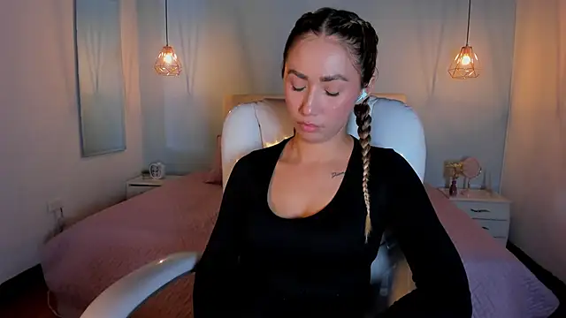 Snapshot of Emma23__ chatting on February 20, 2025, 5:01 am Emma23   online show from February 20, 2025, 5:01 am