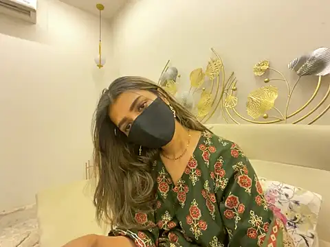 Snapshot of MaYaa__11 chatting on April 15, 2026, 1:18 pm MaYaa 11 online show from April 15, 2026, 1:18 pm