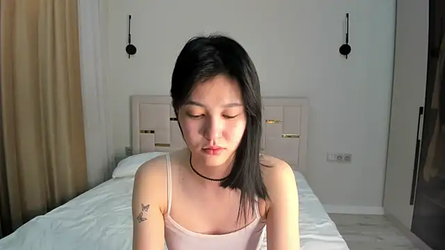 Lola Peach online show from February 21, 2026, 5:30 am