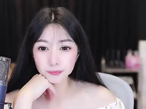 Snapshot of Nuyoah-77 chatting on September 16, 2025, 5:14 pm Nuyoah-77 online show from September 16, 2025, 5:14 pm