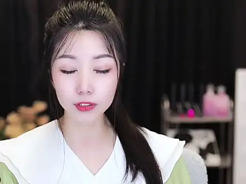 Snapshot of Nuyoah-77 chatting on September 21, 2025, 3:57 pm Nuyoah-77 online show from September 21, 2025, 3:57 pm