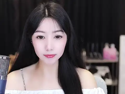 Snapshot of Nuyoah-77 chatting on September 22, 2025, 4:20 pm Nuyoah-77 online show from September 22, 2025, 4:20 pm