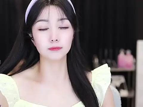 Snapshot of Nuyoah-77 chatting on September 24, 2025, 4:21 pm Nuyoah-77 online show from September 24, 2025, 4:21 pm