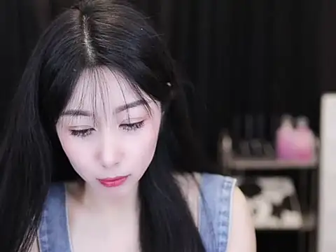 Snapshot of Nuyoah-77 chatting on September 25, 2025, 4:00 pm Nuyoah-77 online show from September 25, 2025, 4:00 pm