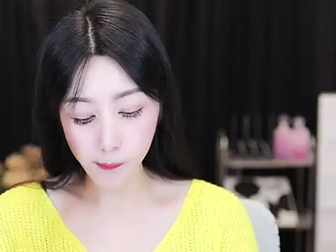 Snapshot of Nuyoah-77 chatting on October 2, 2025, 4:03 pm Nuyoah-77 online show from October 2, 2025, 4:03 pm