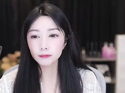 Snapshot of Nuyoah-77 chatting on October 10, 2025, 3:55 pm Nuyoah-77 online show from October 10, 2025, 3:55 pm