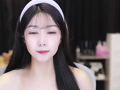 Snapshot of Nuyoah-77 chatting on October 14, 2025, 3:57 pm Nuyoah-77 online show from October 14, 2025, 3:57 pm