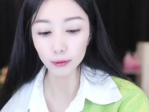 Snapshot of Nuyoah-77 chatting on October 23, 2025, 12:10 am Nuyoah-77 online show from October 23, 2025, 12:10 am