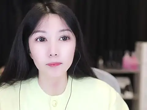 Snapshot of Nuyoah-77 chatting on October 25, 2025, 3:18 pm Nuyoah-77 online show from October 25, 2025, 3:18 pm