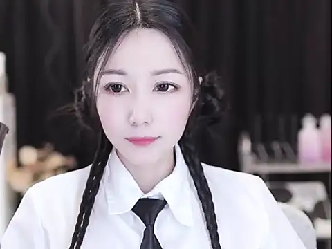 Nuyoah-77 online show from May 7, 2026, 3:01 am