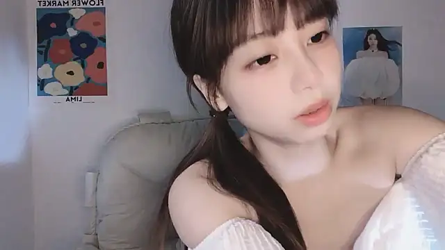 -Hottie online show from September 23, 2025, 4:10 pm