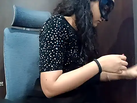 GoldnessAishu online show from January 28, 2025, 4:30 pm