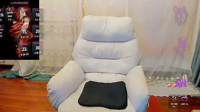 Snapshot of Pennyee chatting on July 8, 2026, 1:04 pm Pennyee online show from July 8, 2026, 1:04 pm