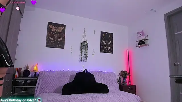 Snapshot of LadyAvalon chatting on April 4, 2026, 8:39 pm LadyAvalon online show from April 4, 2026, 8:39 pm