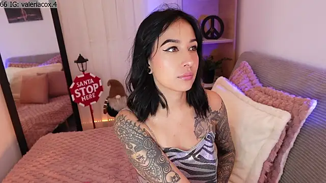 ValeriaCox online show from November 22, 2025, 3:00 pm