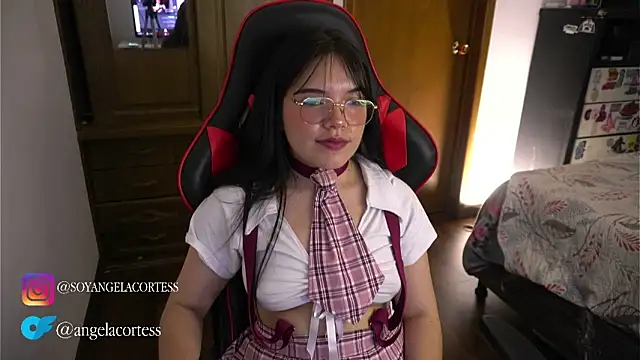 angela cortes  online show from October 24, 2025, 3:58 am