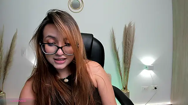 Snapshot of RyliieHunter chatting on December 7, 2024, 6:21 am RyliieHunter online show from December 7, 2024, 6:21 am