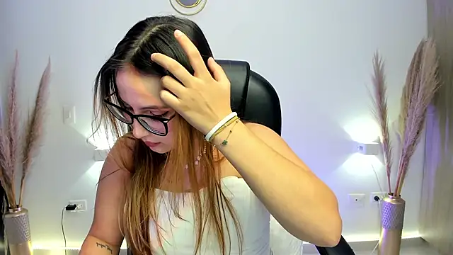 Snapshot of RyliieHunter chatting on December 9, 2024, 4:56 am RyliieHunter online show from December 9, 2024, 4:56 am