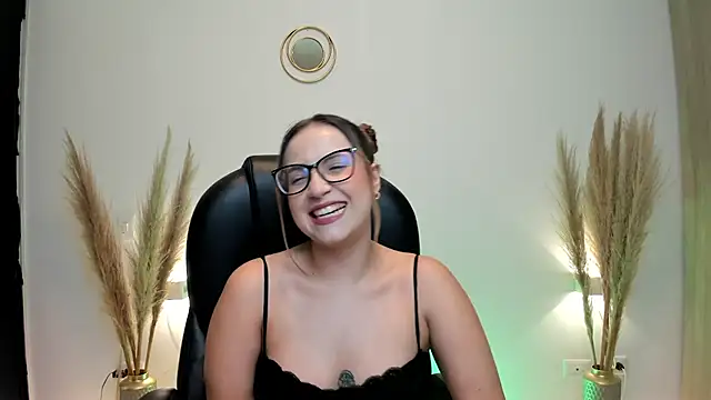 Snapshot of RyliieHunter chatting on December 14, 2024, 2:23 am RyliieHunter online show from December 14, 2024, 2:23 am