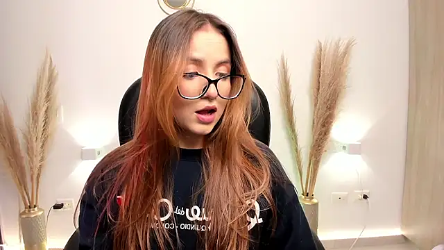 Snapshot of RyliieHunter chatting on December 17, 2024, 12:34 am RyliieHunter online show from December 17, 2024, 12:34 am