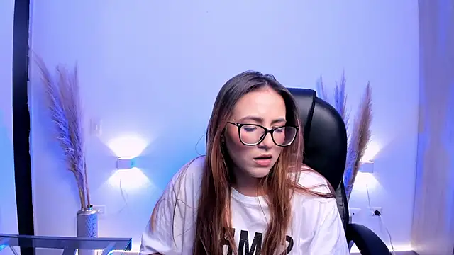 Snapshot of RyliieHunter chatting on January 17, 2025, 10:56 pm RyliieHunter online show from January 17, 2025, 10:56 pm