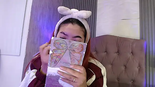 Mia Rinn online show from November 7, 2025, 1:55 pm