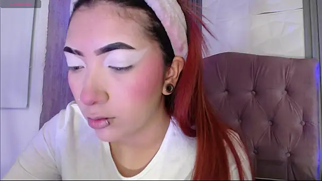 Mia Rinn online show from November 18, 2025, 2:54 pm