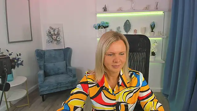 AgathaKlouin online show from October 9, 2025, 7:23 pm