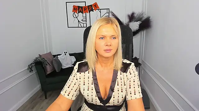 AgathaKlouin online show from October 23, 2025, 7:23 pm