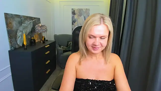 AgathaKlouin online show from May 5, 2026, 7:11 pm