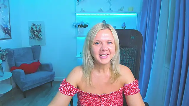 AgathaKlouin online show from June 4, 2026, 7:09 pm