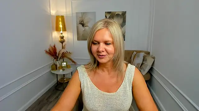 AgathaKlouin online show from June 14, 2026, 11:23 am