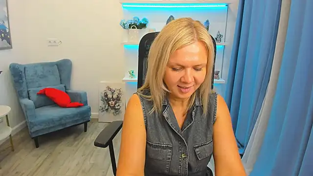 AgathaKlouin online show from June 18, 2026, 7:18 pm
